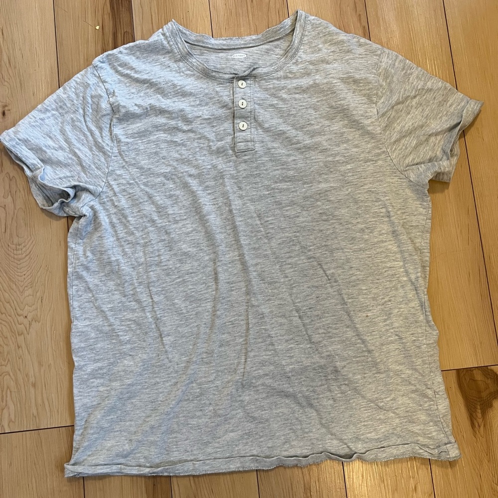 Men’s Short Sleeved Henley Top in XL